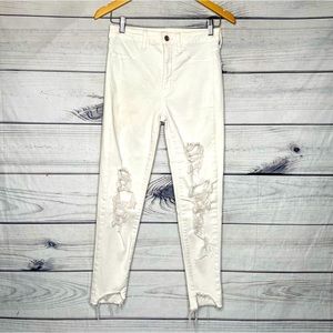 American Eagle outfitters Super high rise white ripped jegging crop size 4